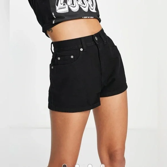 ASOS DESIGN Petite Denim High Rise 80's' Mom Jean Shorts in Black Size 6P New - Picture 7 of 7